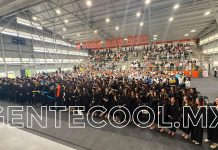 ¡Serán universitarios! Papás orgullosos de sus cachorros.